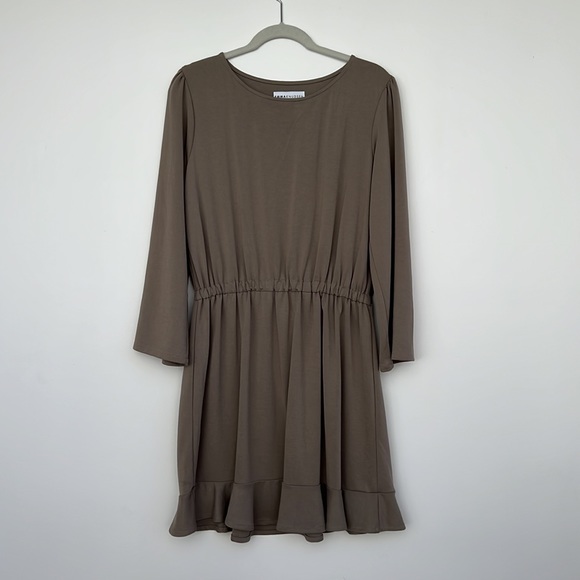 Emma Knudsen Sawyer Dress in Olive. Size M - Picture 4 of 10